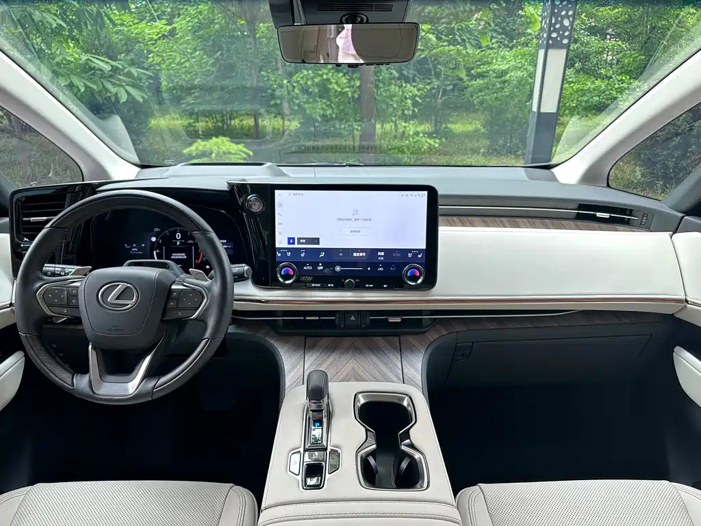 Lexus LM 2023 500h 6-Seater Prestige Edition