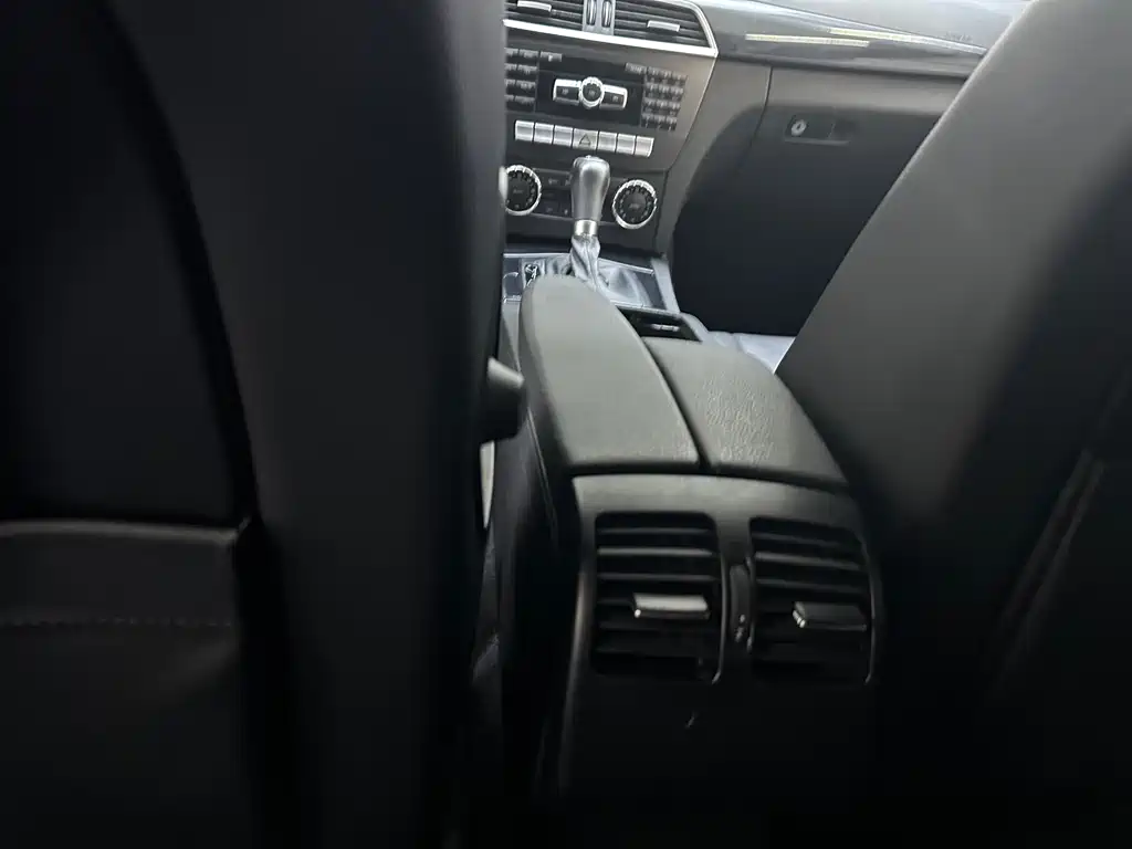 Mercedes-Benz C-Class 2013 C 180 Classic Grand Edition