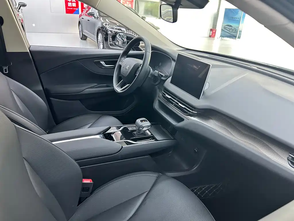 Hongqi E-QM5 2022 431km Charging Le Xiang Edition