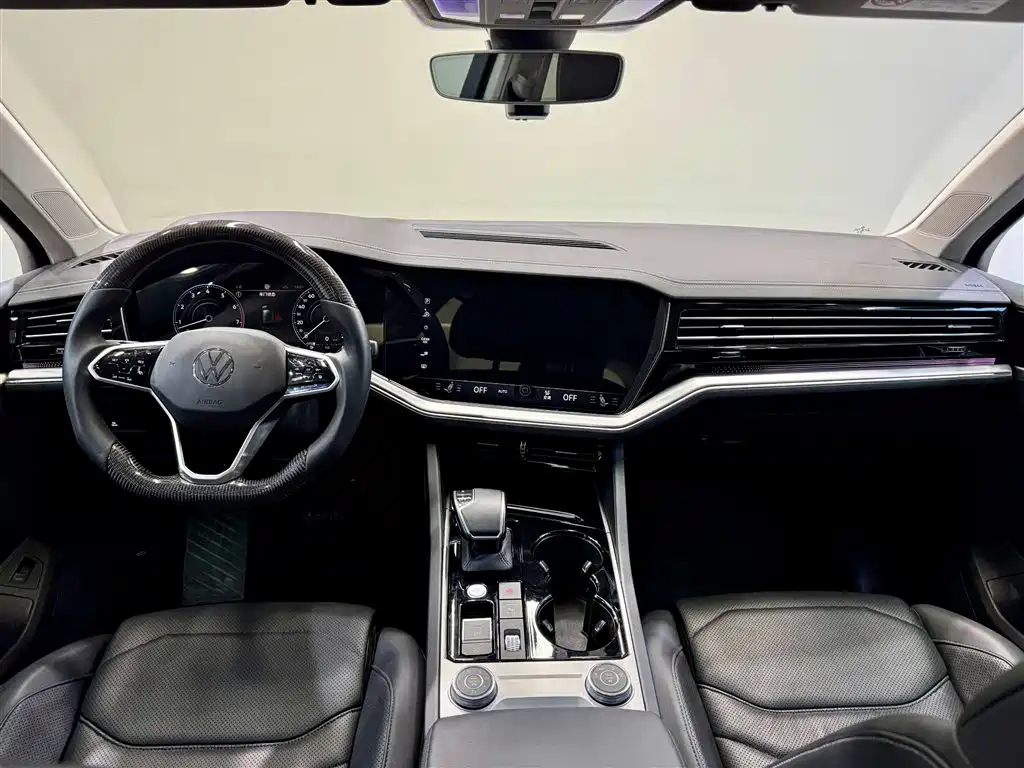 Volkswagen Touareg 2022 3.0 TSI R-Line Black Edition