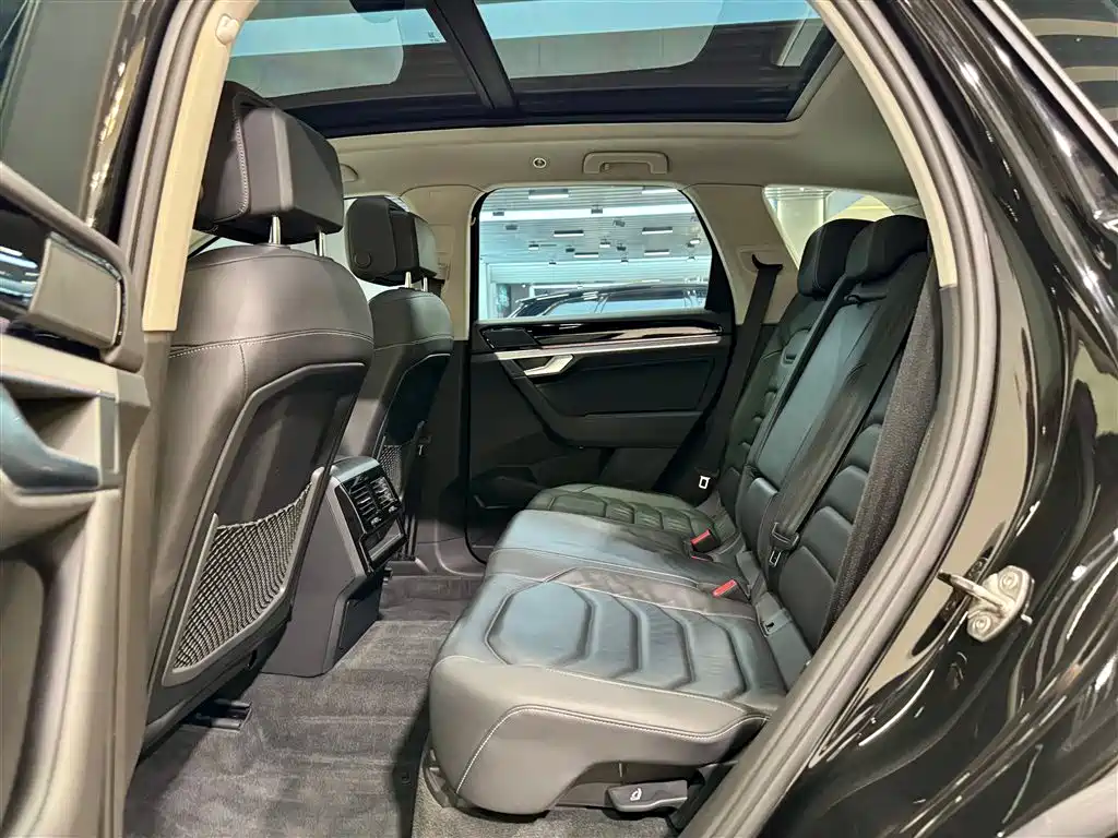 Volkswagen Touareg 2022 3.0 TSI R-Line Black Edition