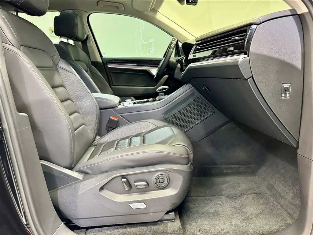 Volkswagen Touareg 2022 3.0 TSI R-Line Black Edition