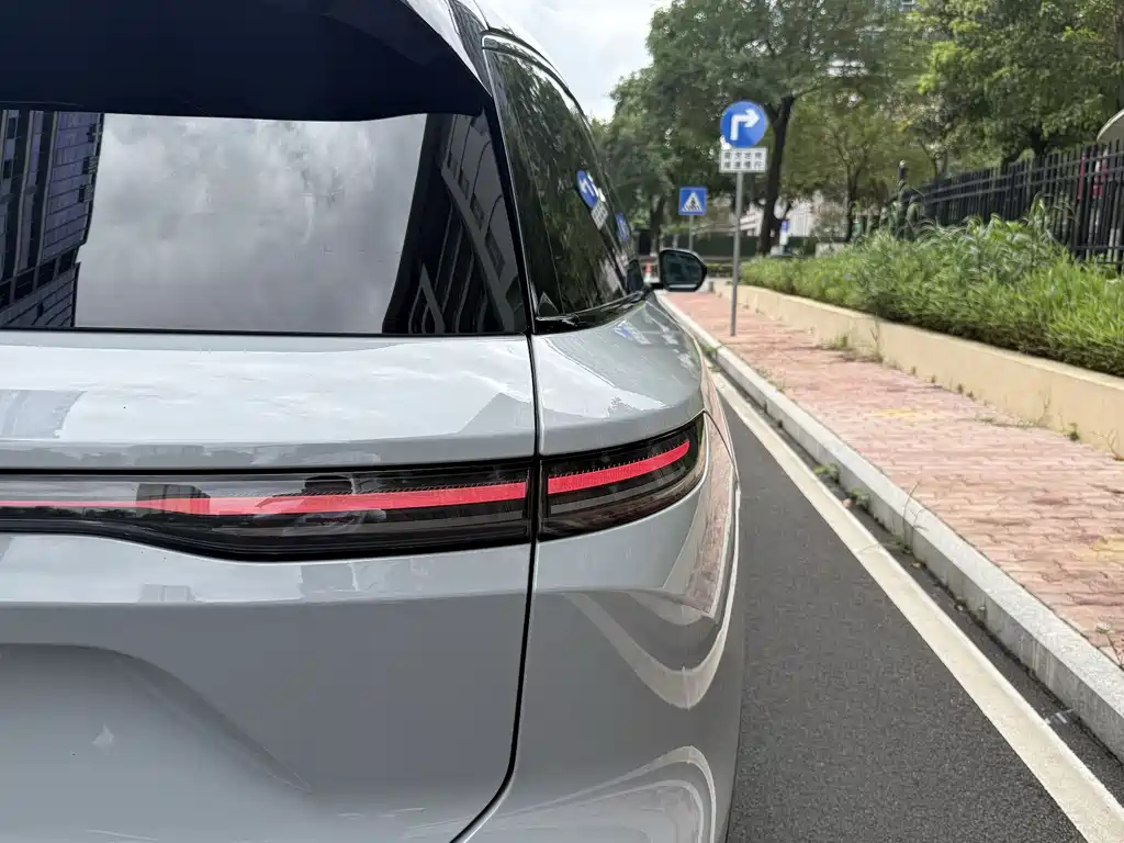 NIO ES8 2023 75kWh Executive Edition