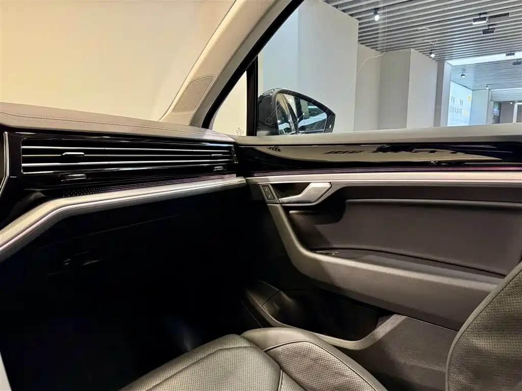 Volkswagen Touareg 2022 3.0 TSI R-Line Black Edition