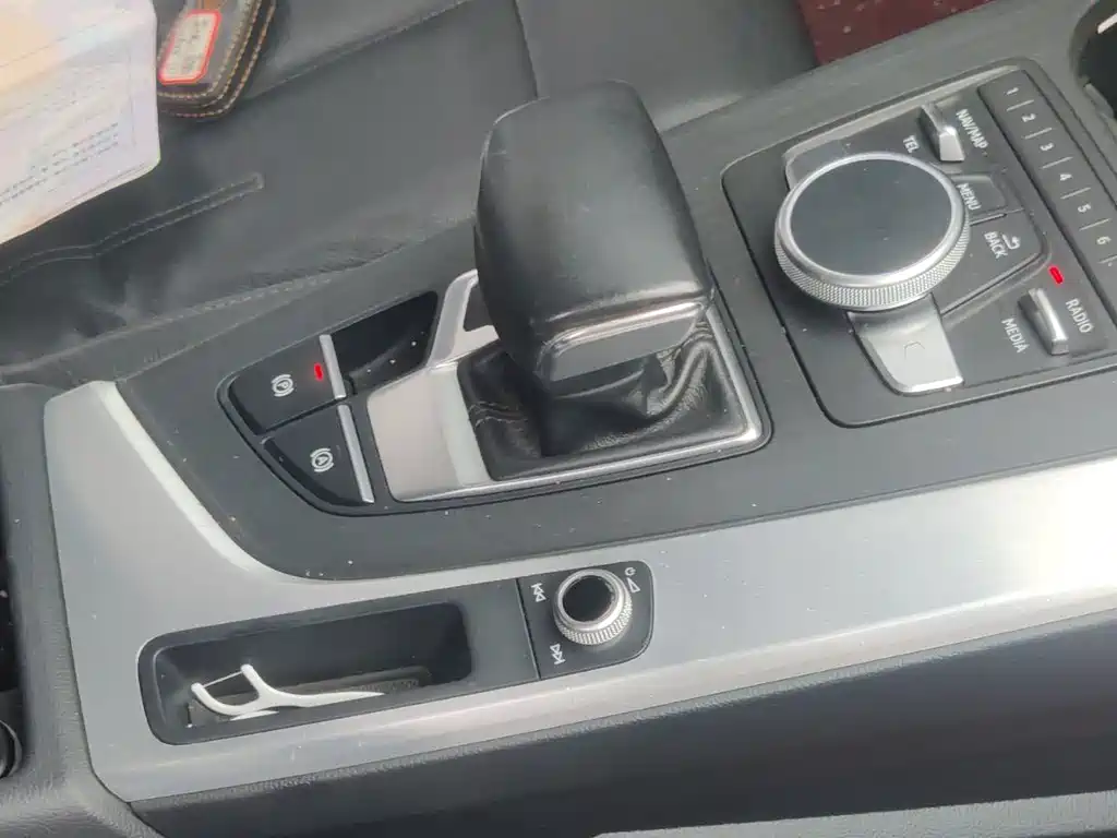 Audi A4L 2019 40 TFSI Fashion Edition China VI