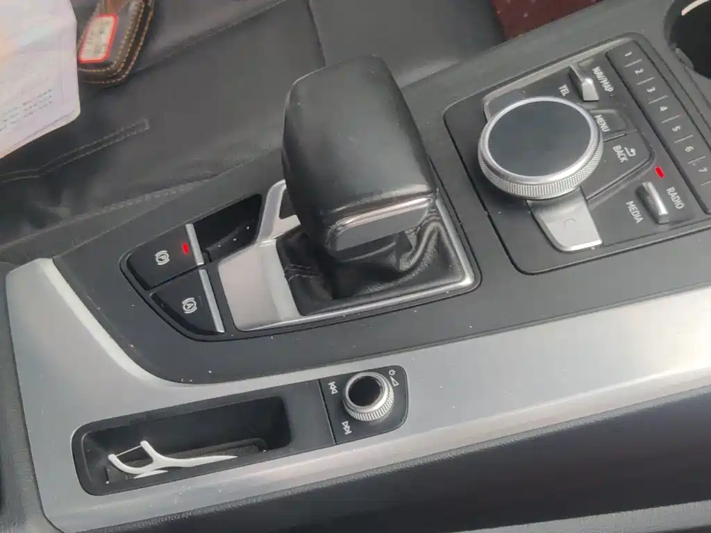 Audi A4L 2019 40 TFSI Fashion Edition China VI