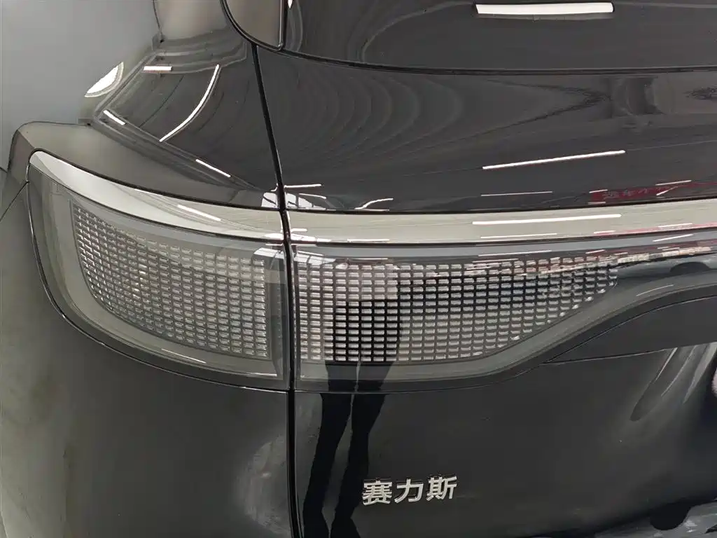 AITO M8 2025 EREV Max 37kWh 6-Seater 192-Line LiDAR