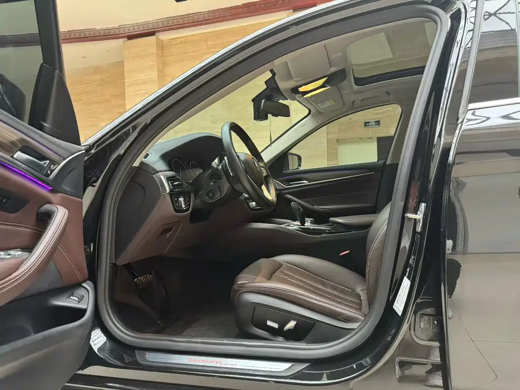 BMW 5 Series 2019 530Li Leading Edition Luxury Package