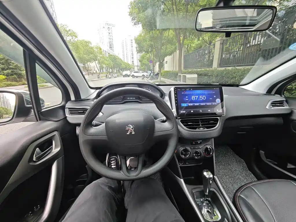 Peugeot 2008 2015 1.6L Automatic Play Cool Edition
