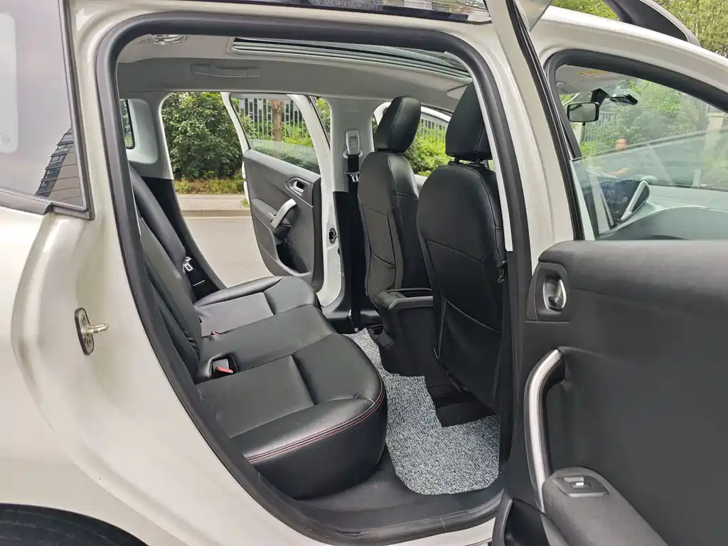 Peugeot 2008 2015 1.6L Automatic Play Cool Edition