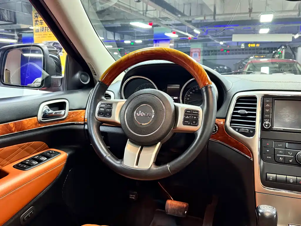 Jeep Grand Cherokee 2012 3.6L Flagship Edition