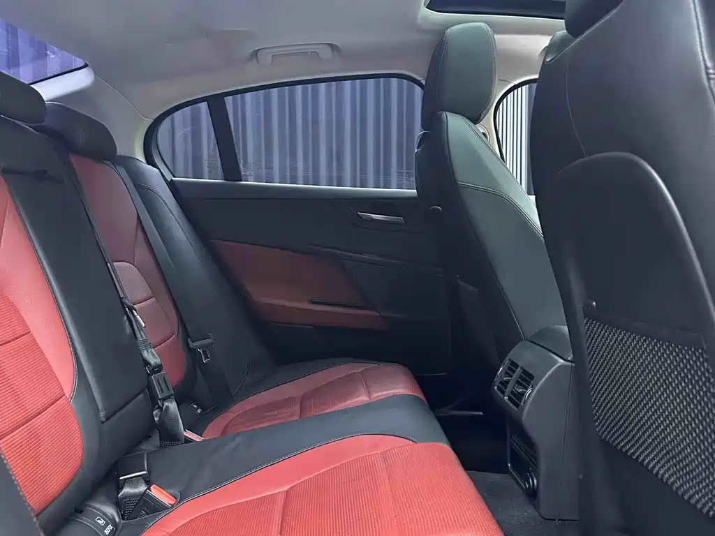 Jaguar XE 2015 2.0T 200PS R-Sport