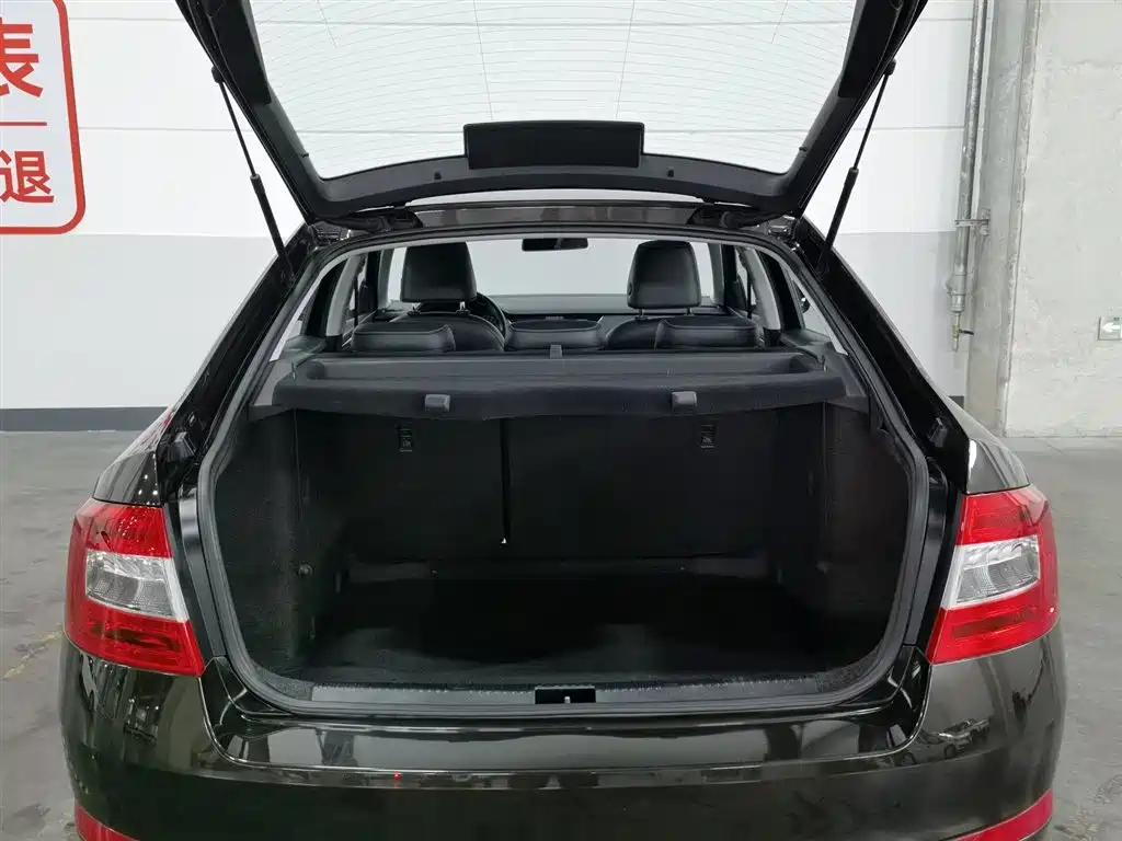 Skoda Octavia 2017 1.6L Automatic Zhixing Edition