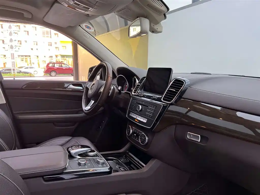 Mercedes-Benz GLS 400 4MATIC