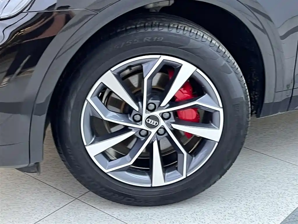 Audi Q5L 2024 40 TFSI Luxury Dynamic Edition
