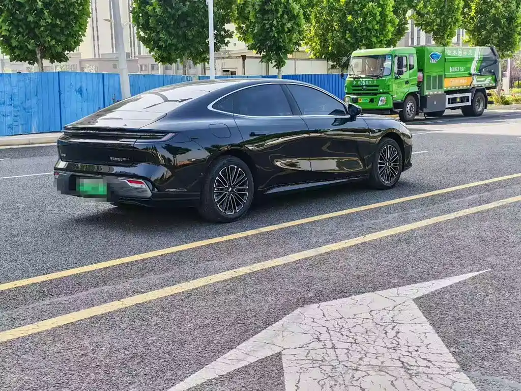 Geely Galaxy Starship 8 2025 130km EM-i Premium Edition