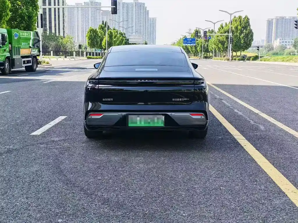 Geely Galaxy Starship 8 2025 130km EM-i Premium Edition