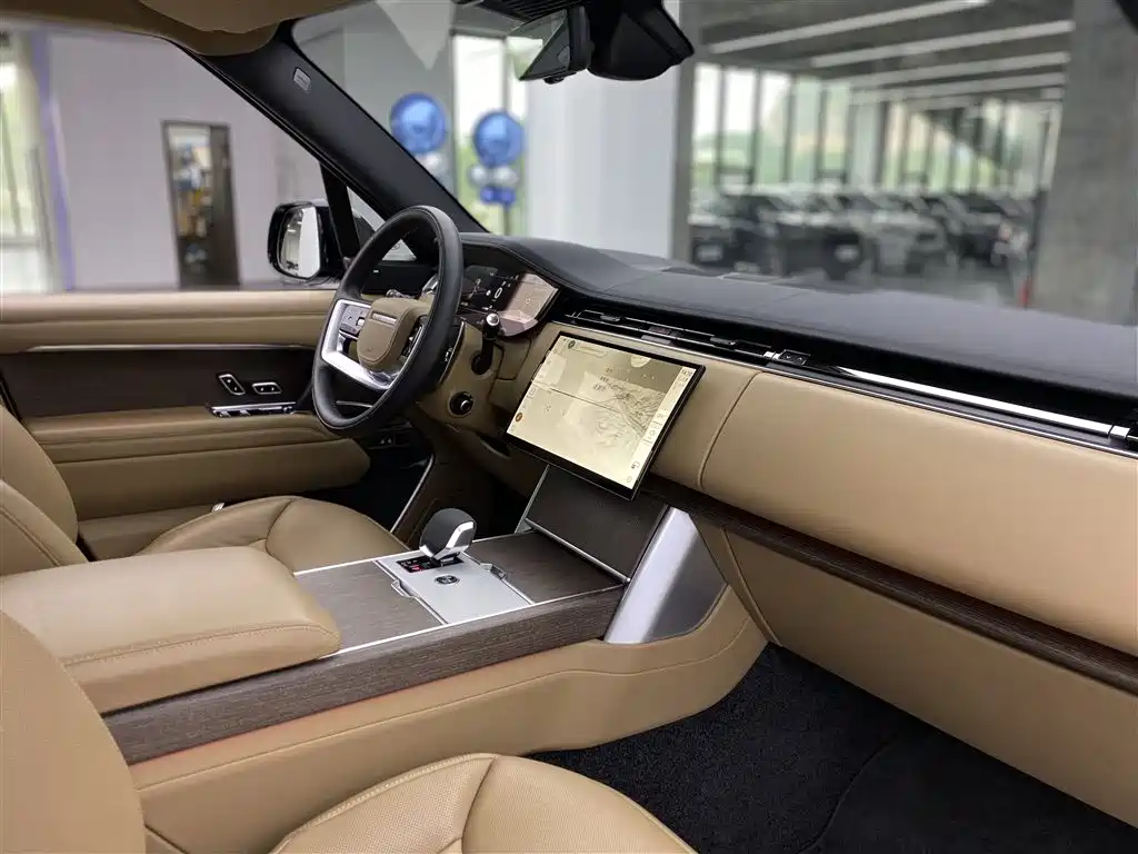 Range Rover 2024 3.0 L6 400PS Autobiography LWB