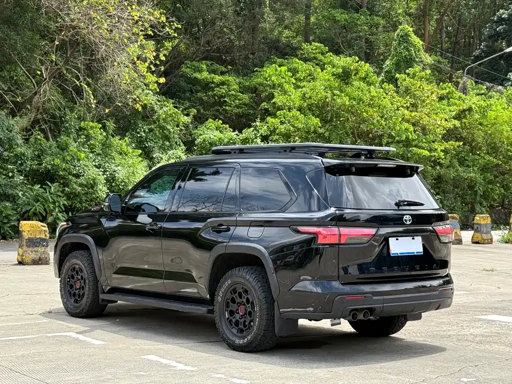 Toyota Sequoia 2023 3.5T Canadian Spec