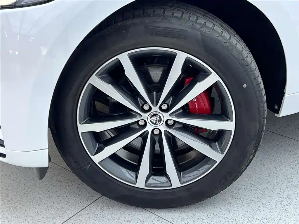 Jaguar F-PACE 2024 P250 R-Dynamic SE