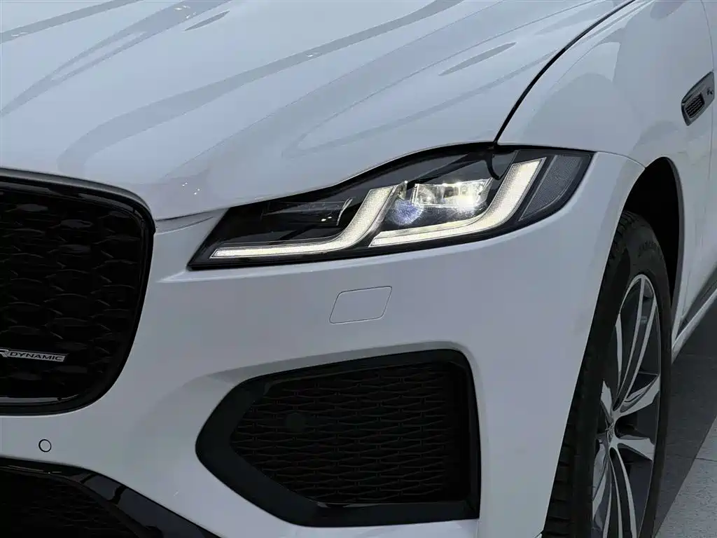 Jaguar F-PACE 2024 P250 R-Dynamic SE