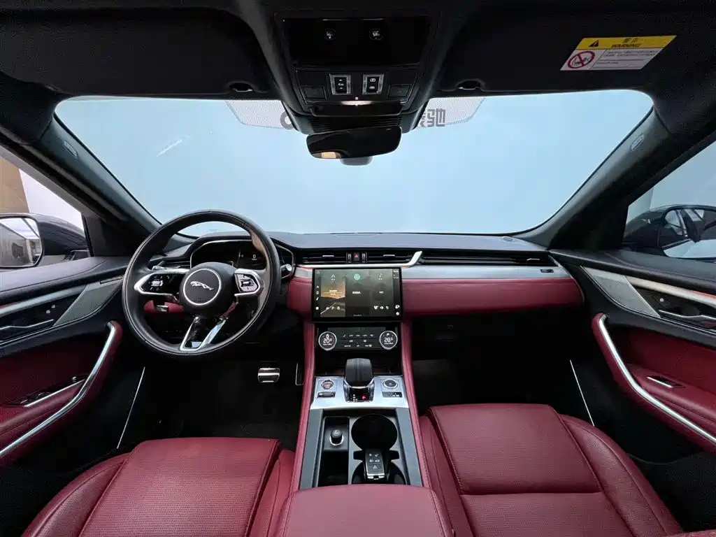 Jaguar F-PACE 2024 P250 R-Dynamic SE