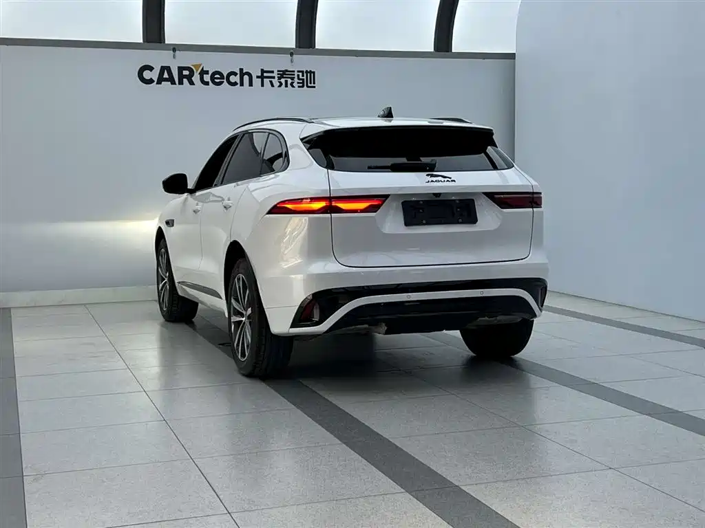 Jaguar F-PACE 2024 P250 R-Dynamic SE