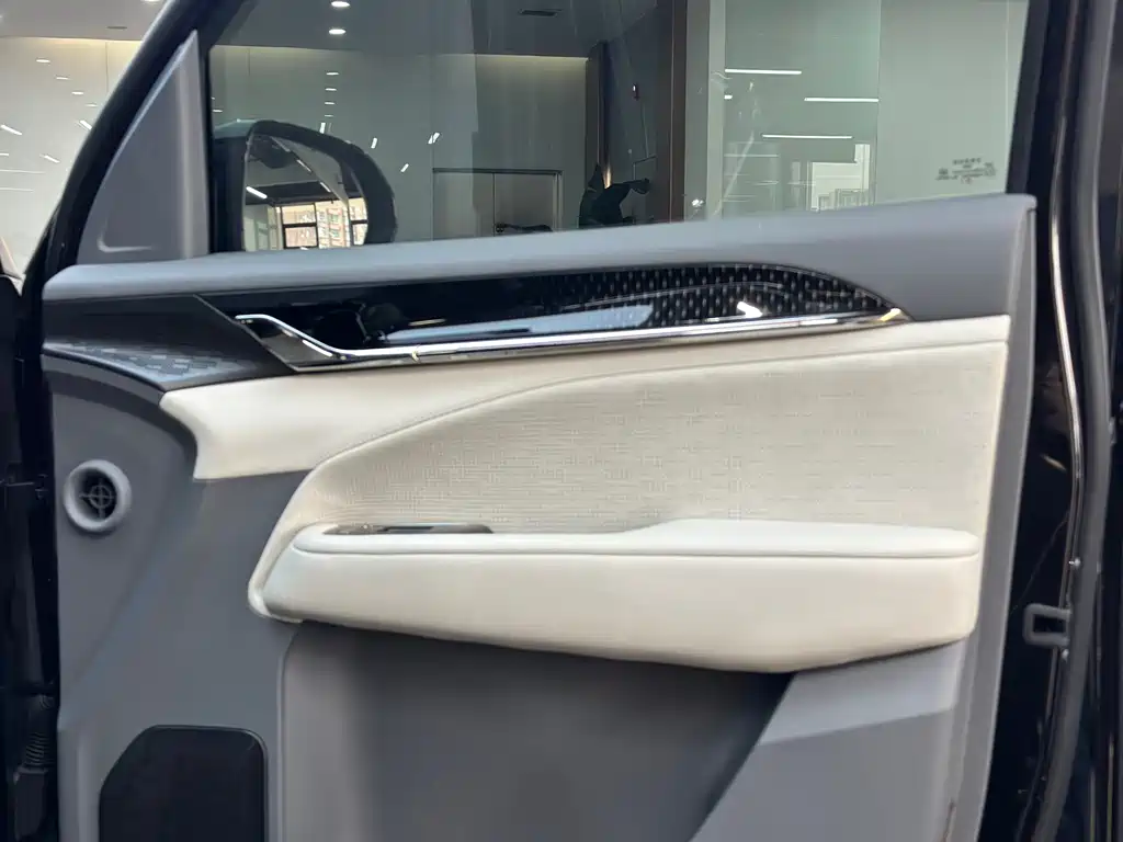 Zeekr 009 2024 6-Seater Executive Edition AWD 108kWh