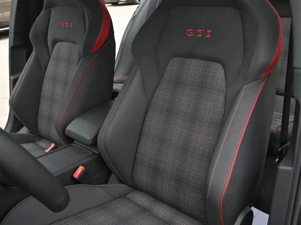 Volkswagen Golf GTI 2021