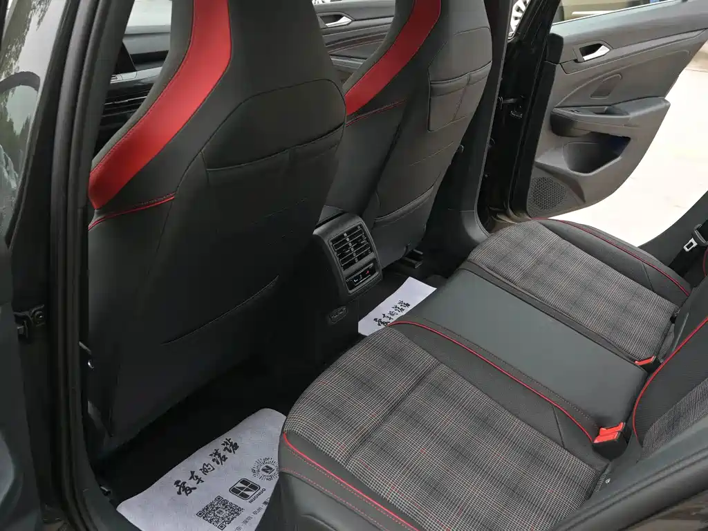 Volkswagen Golf GTI 2021