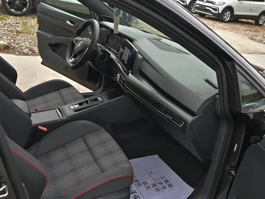 Volkswagen Golf GTI 2021