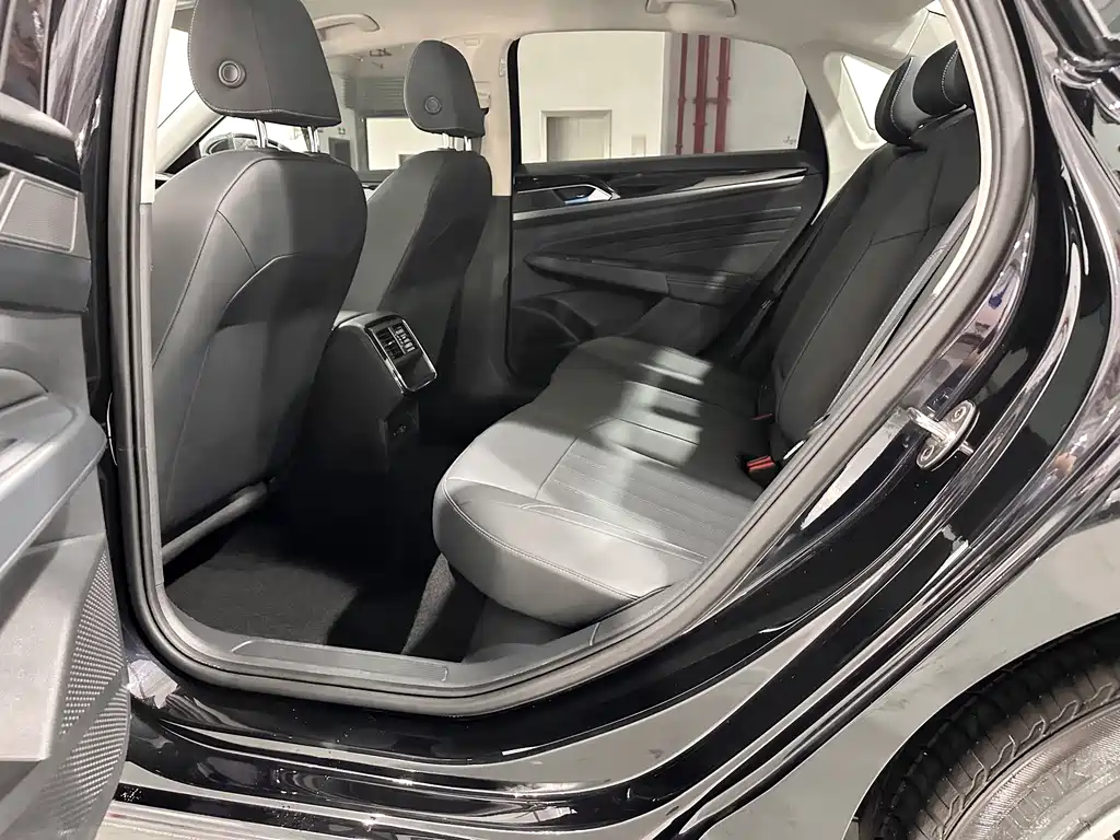 Volkswagen Passat 2024 280TSI Business Edition