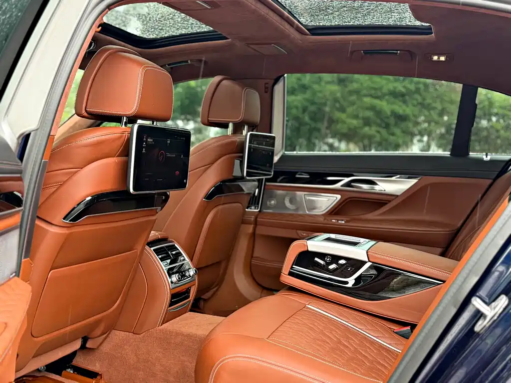 BMW 7 Series 2021 740Li xDrive Executive M Sport Package - фото 7