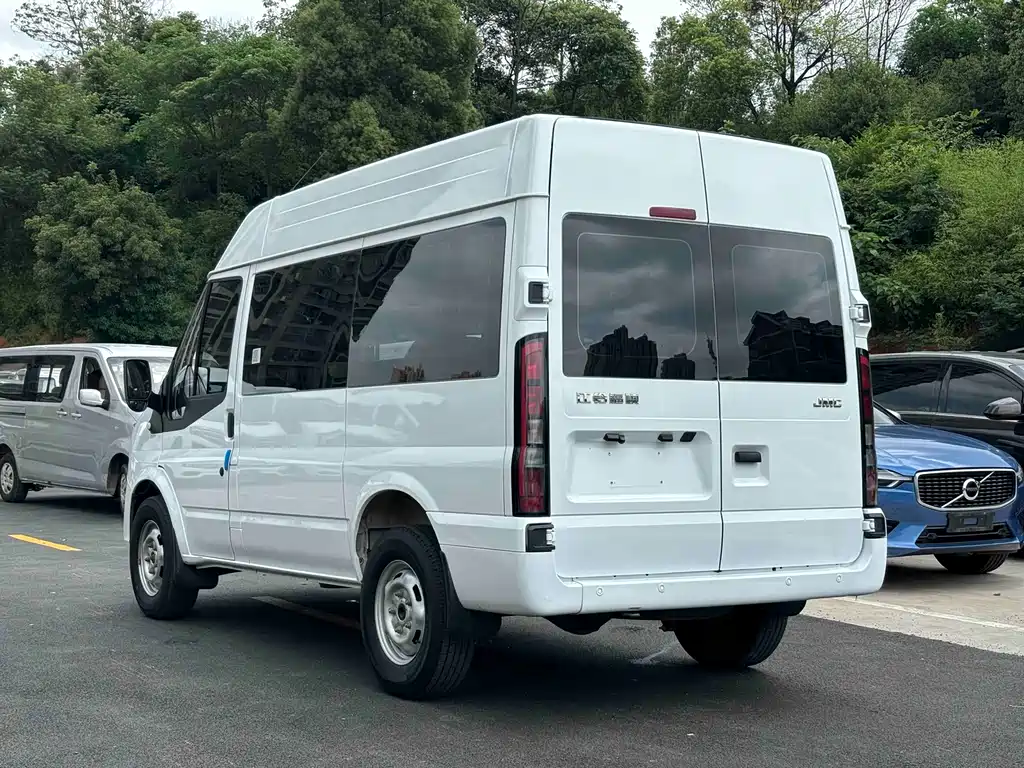 JMC Fushun 2023 2.0T Manual Short Wheelbase Medium Roof Commercial Multi-Purpose Vehicle 6-Seater