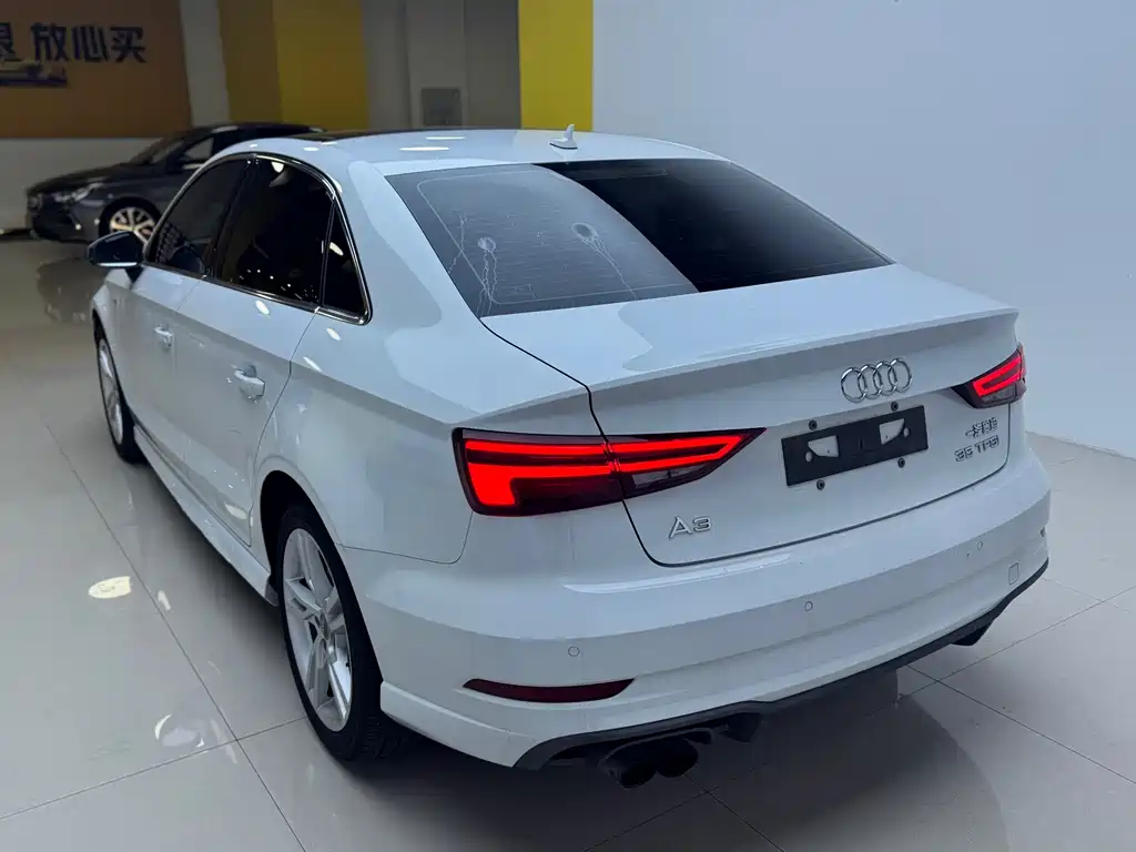 Audi A3 2018 30th Anniversary Edition Limousine 35 TFSI Fashion Edition