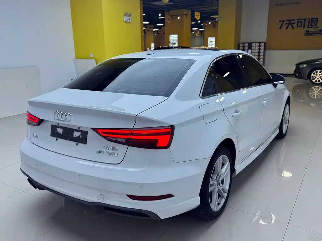 Audi A3 2018 30th Anniversary Edition Limousine 35 TFSI Fashion Edition