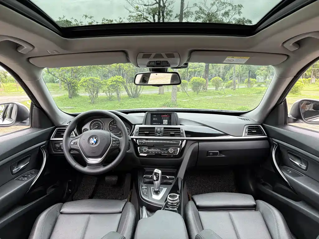 BMW 3 Series GT 2018 320i Fashion Edition