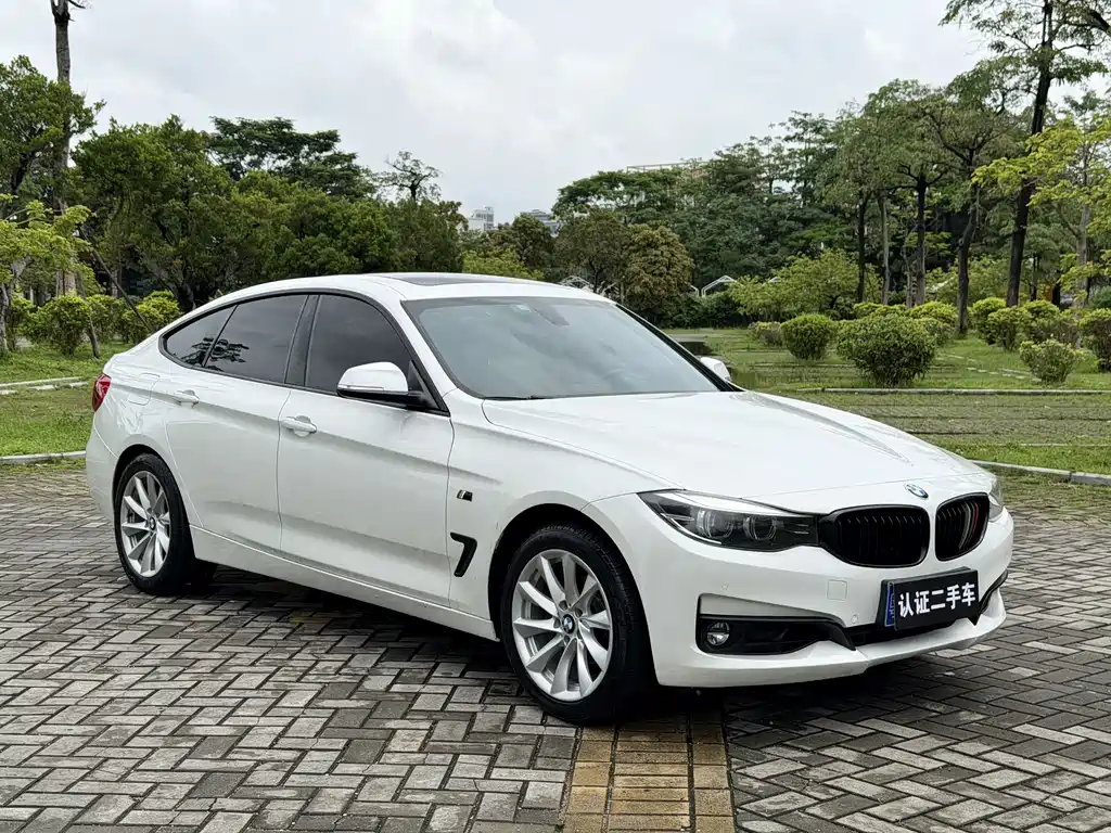 BMW 3 Series GT 2018 320i Fashion Edition