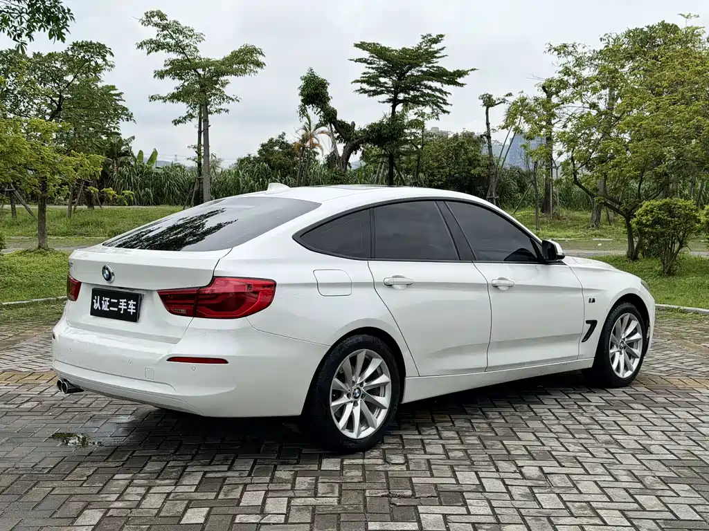 BMW 3 Series GT 2018 320i Fashion Edition