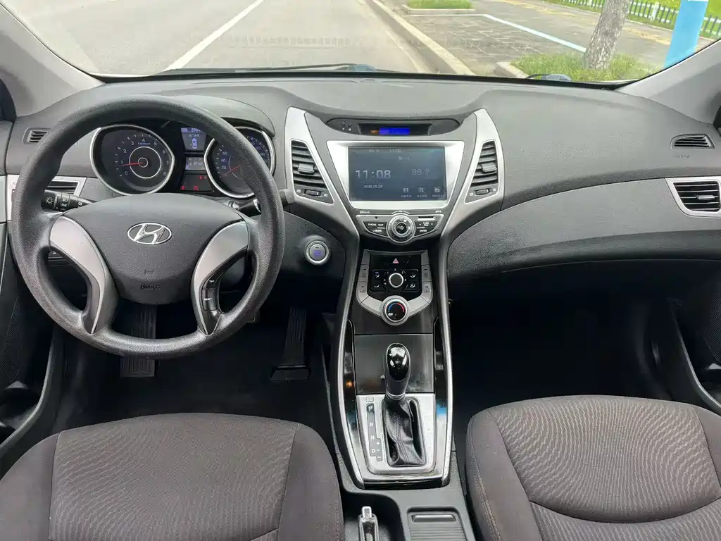 Elantra Langdong 2015 1.6L Automatic Leading Edition