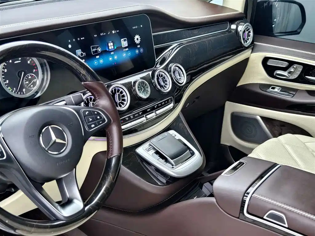 Mercedes-Benz Vito 2023 2.0T Business Edition 7-Seater