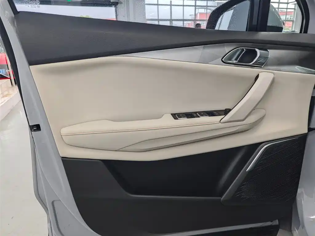 Lynk & Co 06 EM-P 2022 PHEV 84km Pro