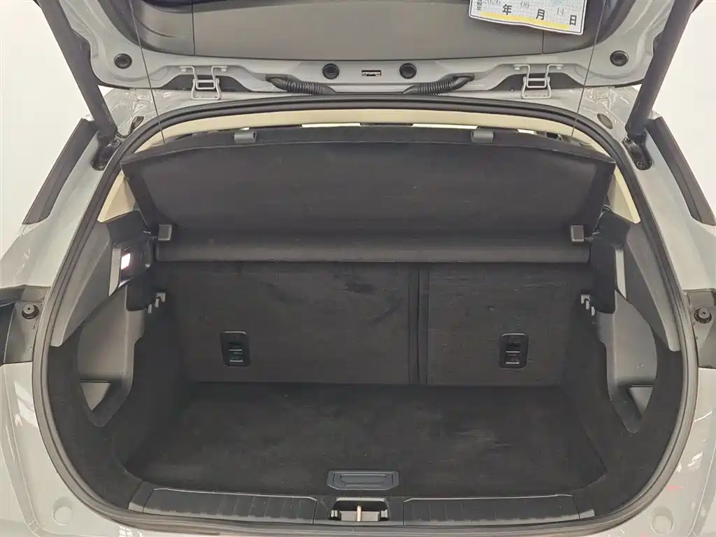 Lynk & Co 06 EM-P 2022 PHEV 84km Pro