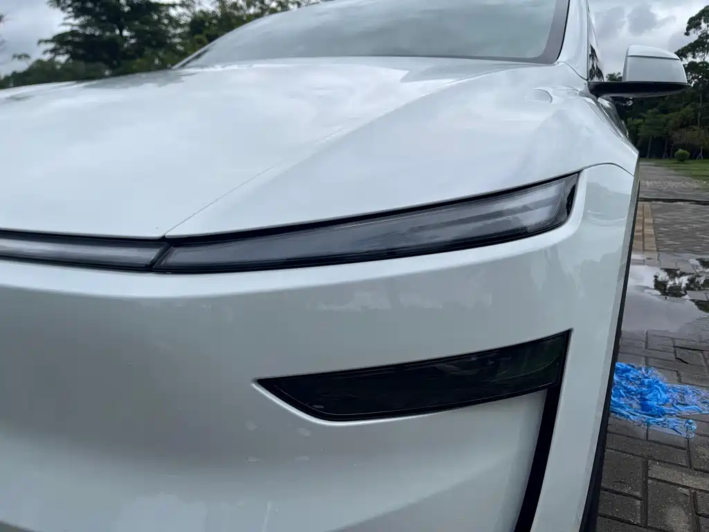 Model Y 2025 Rear-Wheel Drive