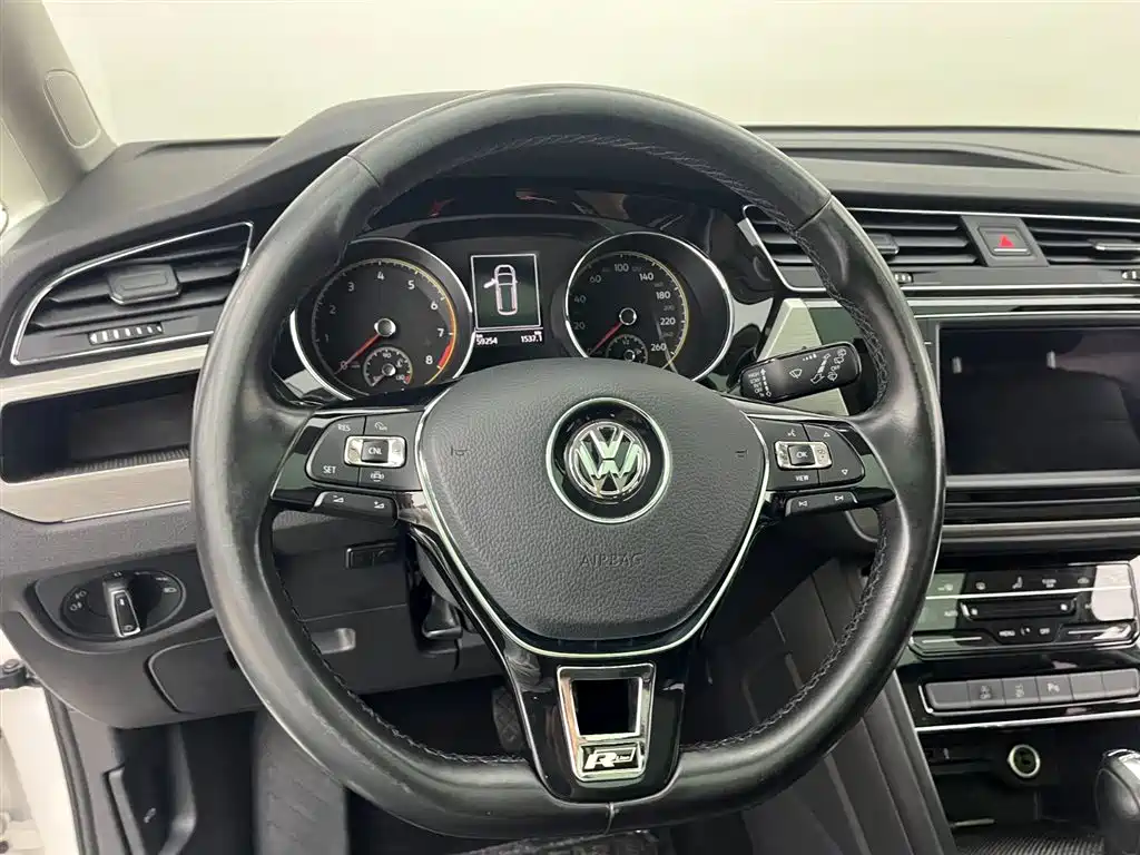 Volkswagen Touran L 2021 280TSI DSG Cross Edition 7-Seater