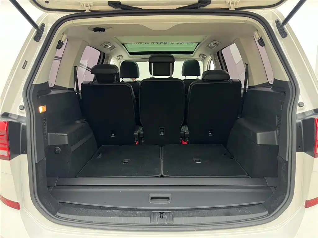 Volkswagen Touran L 2021 280TSI DSG Cross Edition 7-Seater