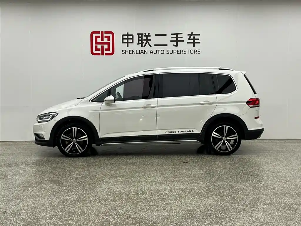 Volkswagen Touran L 2021 280TSI DSG Cross Edition 7-Seater