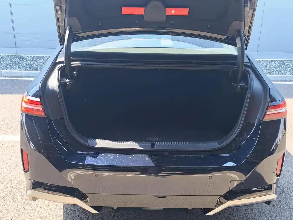 BMW i5 2024 eDrive 35L Luxury M Sport Package