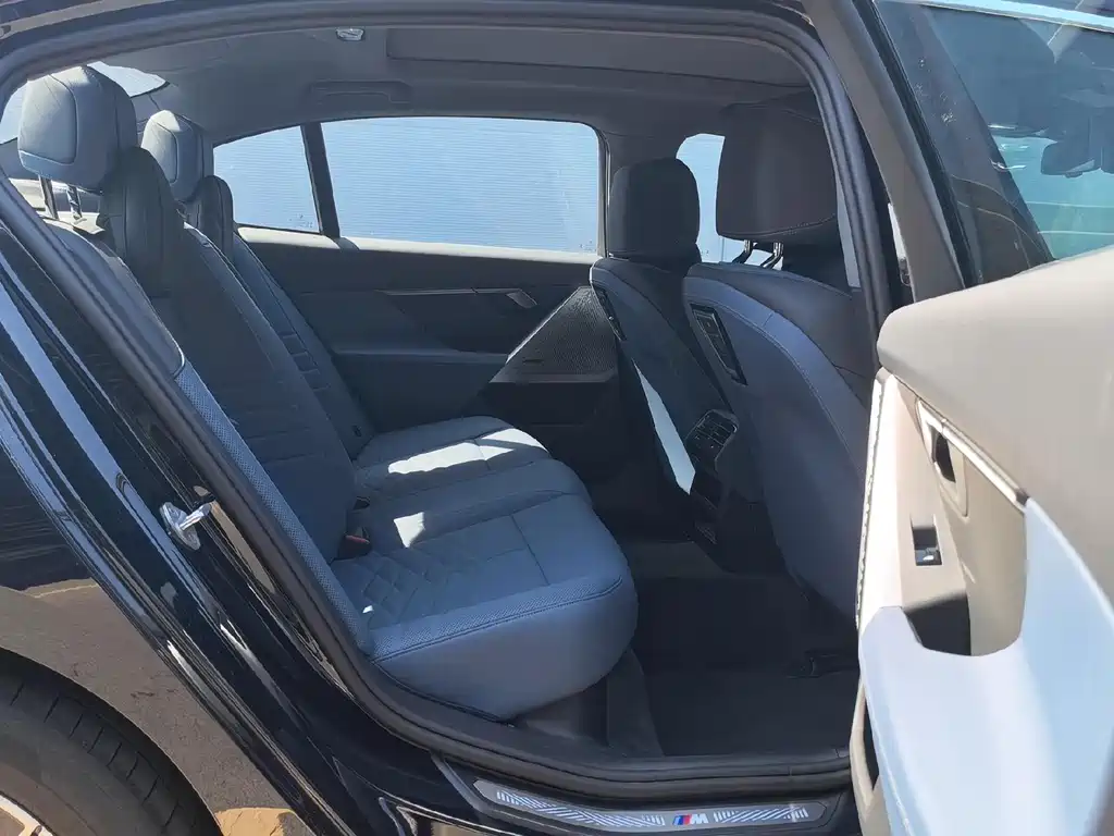 BMW i5 2024 eDrive 35L Luxury M Sport Package