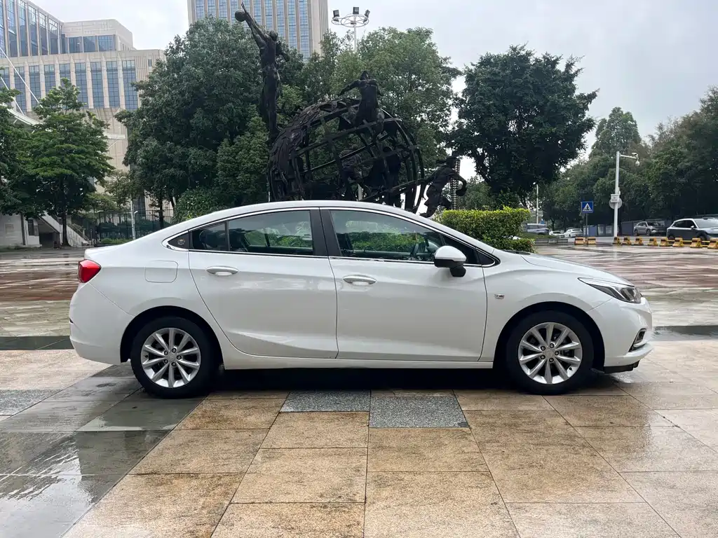 Chevrolet Cruze 2017 1.5L Auto Pioneer Sunroof Edition